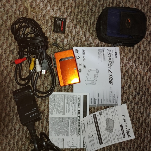 SOLD**FujiFilm Digital Camera and accessories - Picture 1 of 2